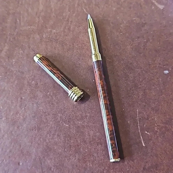 EXCLUSIVE: Dior Red Bow Pink Bracelet, Blue Journal and Pen Bundle in Gift bag - Picture 4 of 11